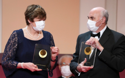 Waarom de Nobelprijswinnaars een mondkapje droegen